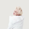 „Marilyn Monroe, White Fur Sitting)”, Milton Greene 1955 (from the White Fur
